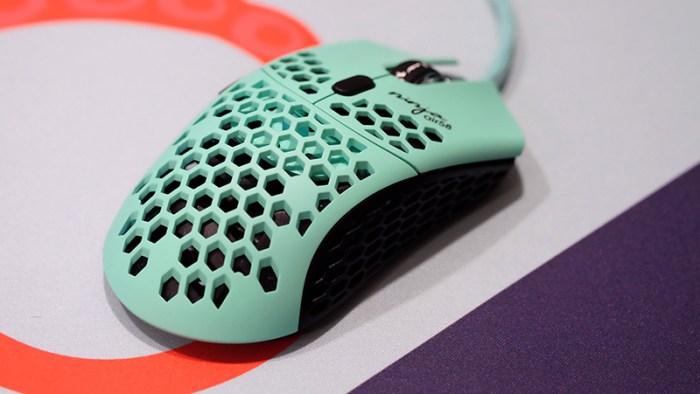 Finalmouse UltralightX Testing the Carbon Fiber Chassis Weight and Speed