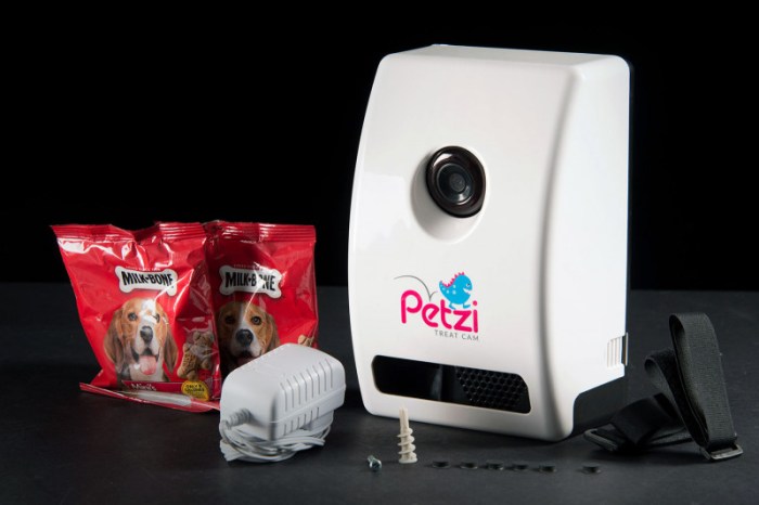 Petzi Treat Cam Evaluating Remote Interaction and Snack Dispensing Performance